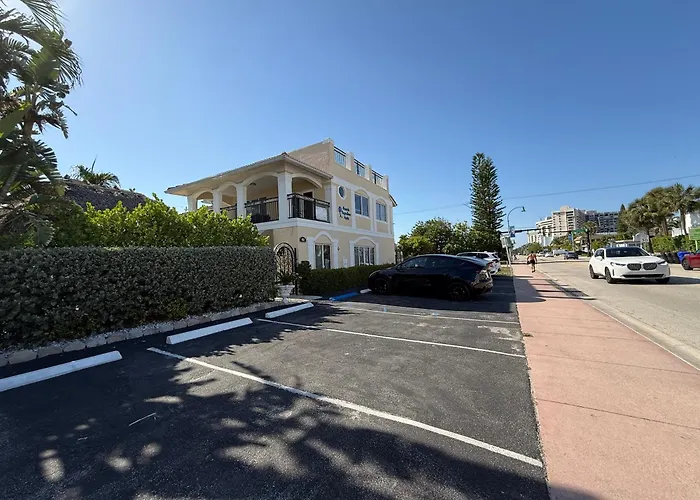Beach Aqualina Apartments